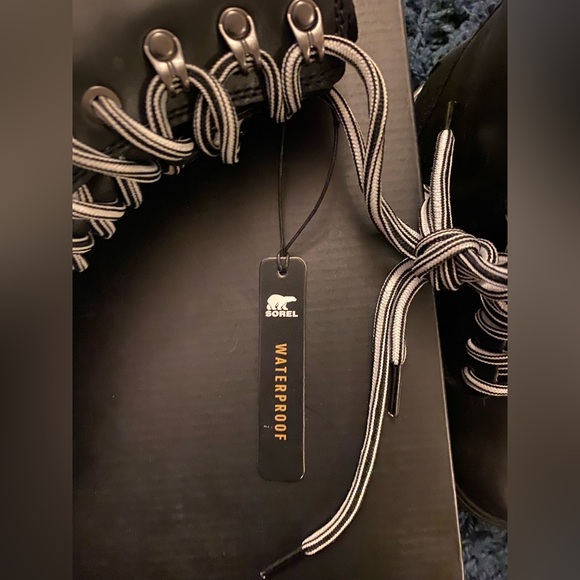 Sorel women size 6, black boot no box - Picture 3 of 5